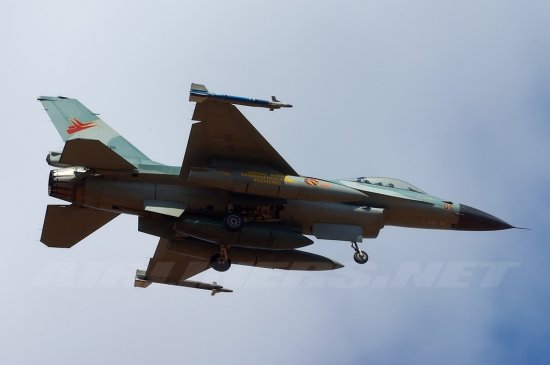 Дженерал Дайнэмикс F-16 «Файтинг Фалкон»